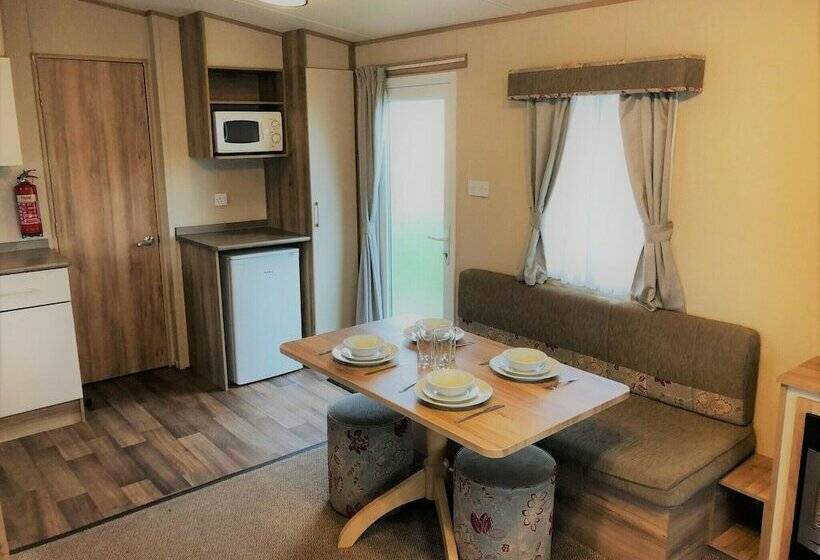 منتجع Towervans Caravan Park
