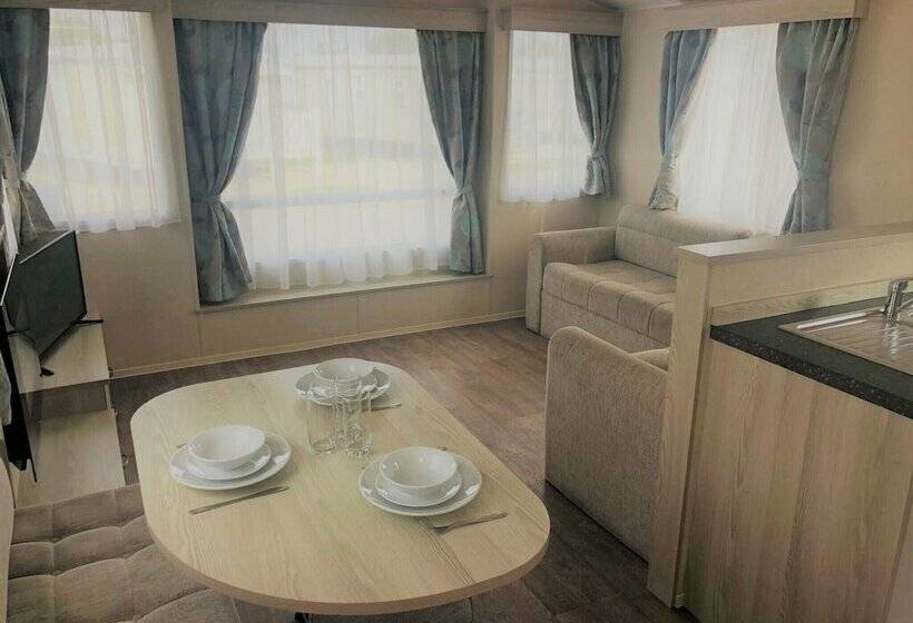 منتجع Towervans Caravan Park
