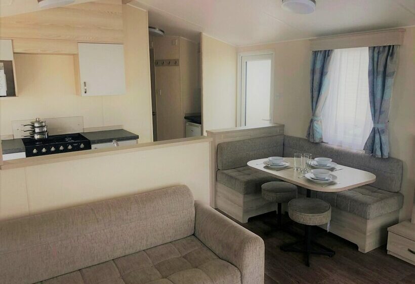 منتجع Towervans Caravan Park