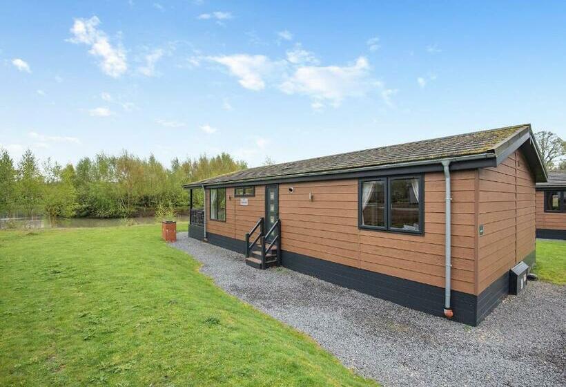 אתר נופש Woodhall Country Park Lodges