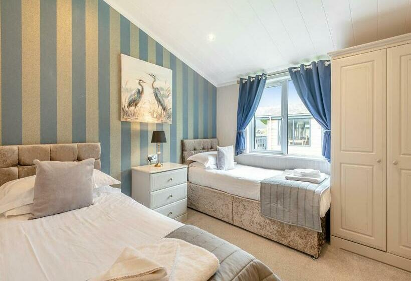 אתר נופש Woodhall Country Park Lodges