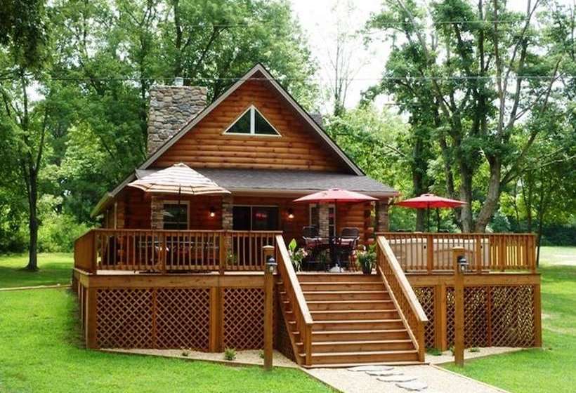 A_pebble_beach_river_cabin