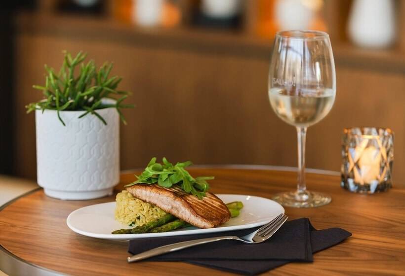 Ac Hotel By Marriott Scottsdale North