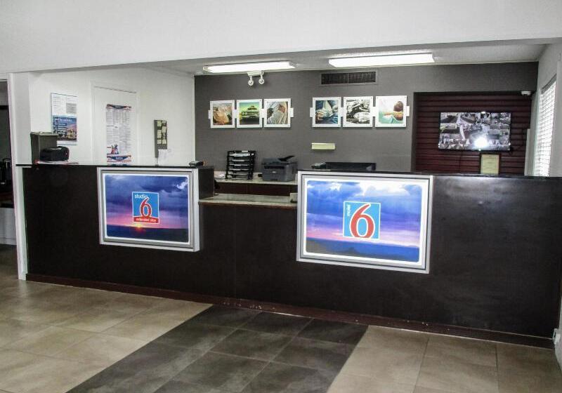 مُتل Studio 6alexandria, La