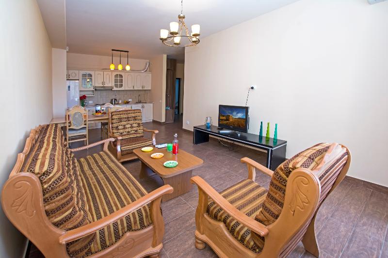 Flatsinyerevan - Apartment At Aram