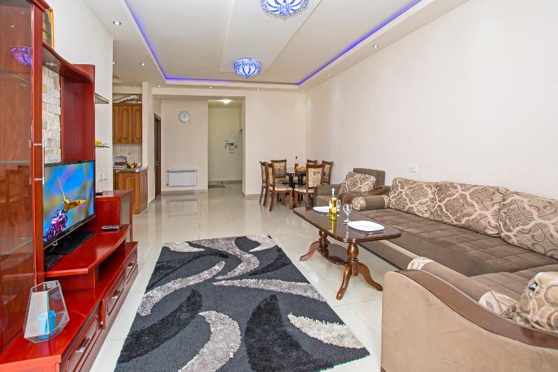 Flatsinyerevan - Apartment At Aram