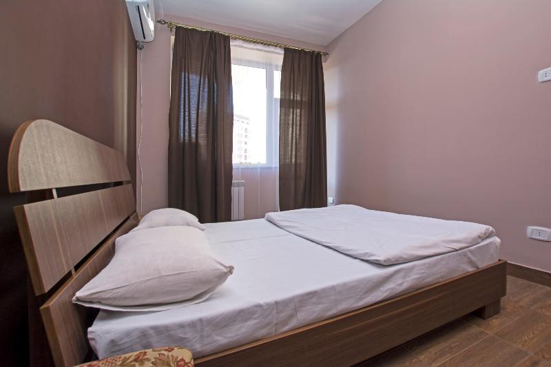 Flatsinyerevan - Apartment At Aram