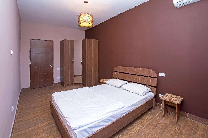 Flatsinyerevan - Apartment At Aram