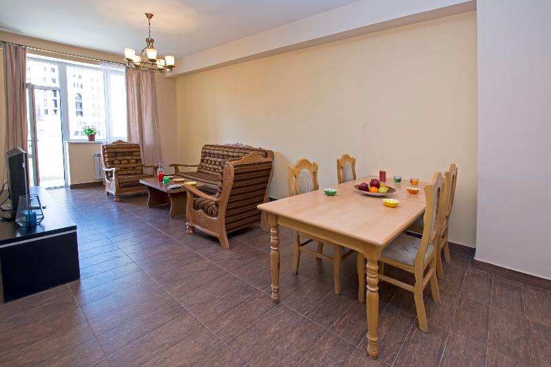 Flatsinyerevan - Apartment At Aram