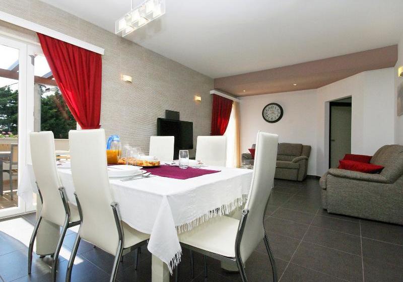 ホテル Apartments Elza