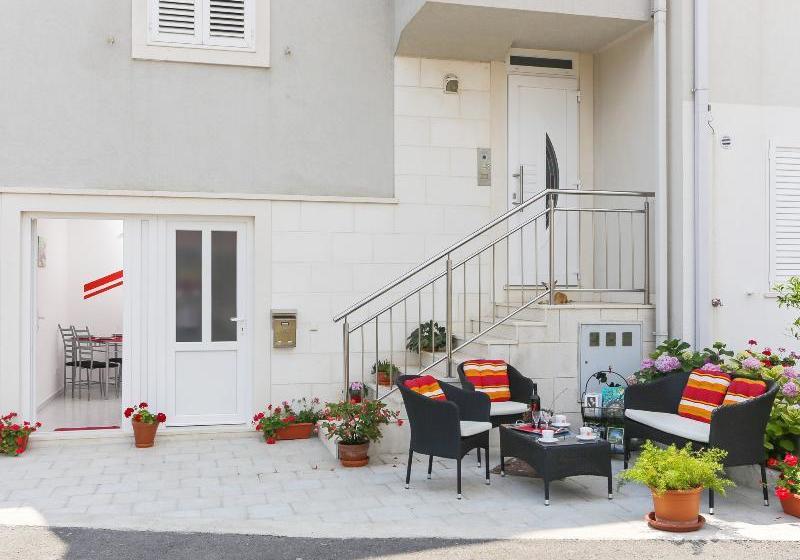 ホテル Apartments Mira