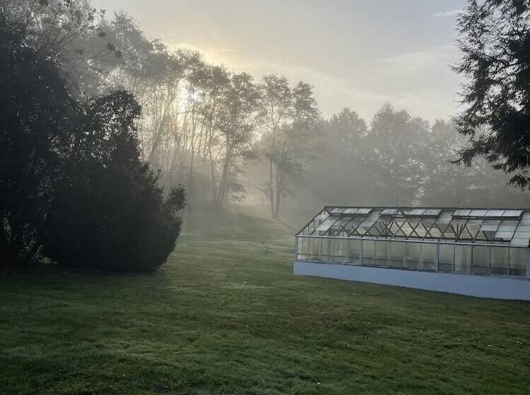 فندق Chimney Hill Estate Inn