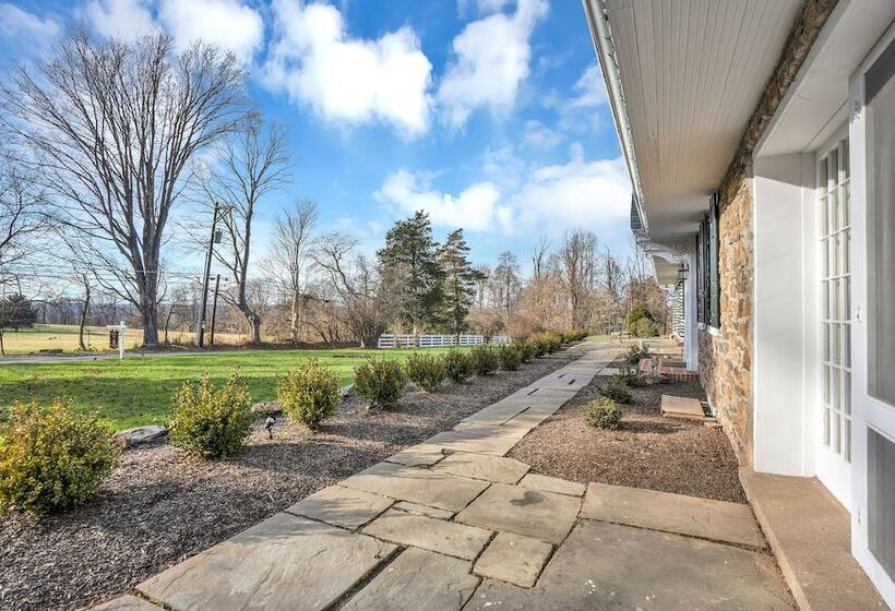 فندق Chimney Hill Estate Inn