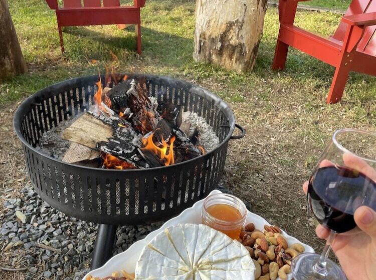 فندق Chimney Hill Estate Inn