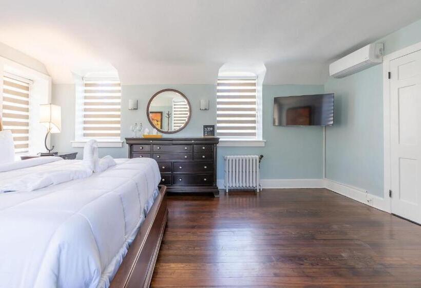 فندق Chimney Hill Estate Inn