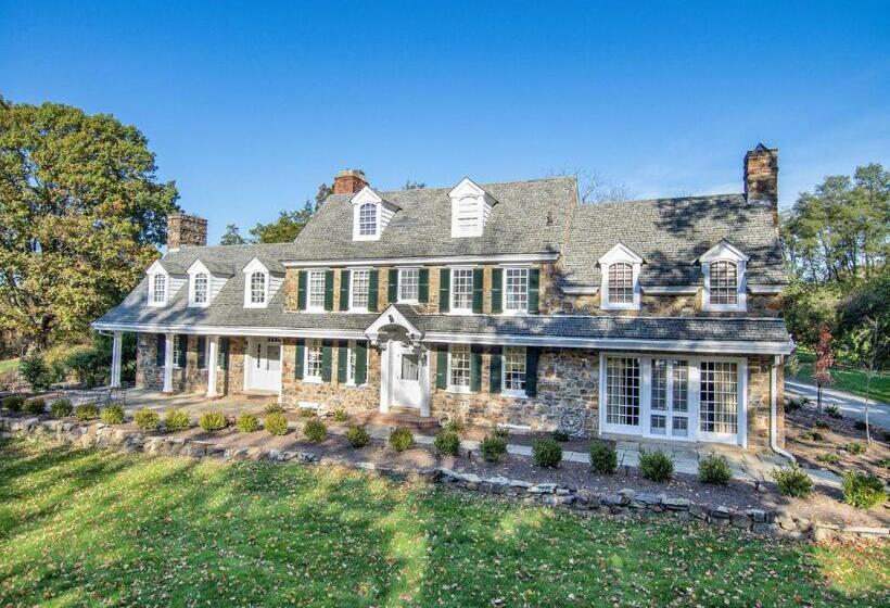 فندق Chimney Hill Estate Inn