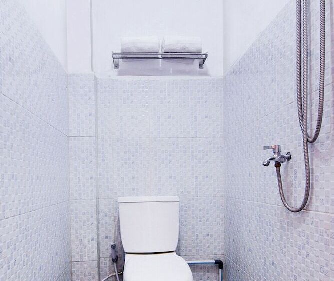 ホテル New Sejarah By Oyo Rooms