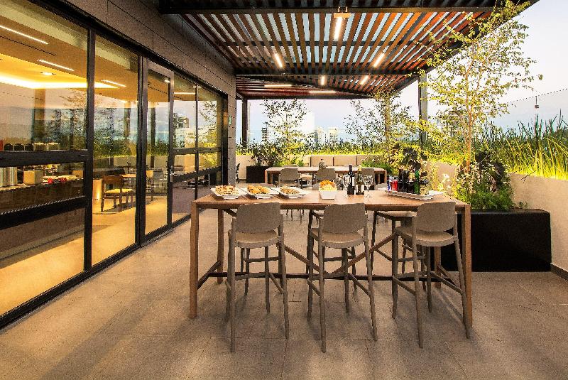 Отель Staybridge Suites Guadalajara Novena, An Ihg