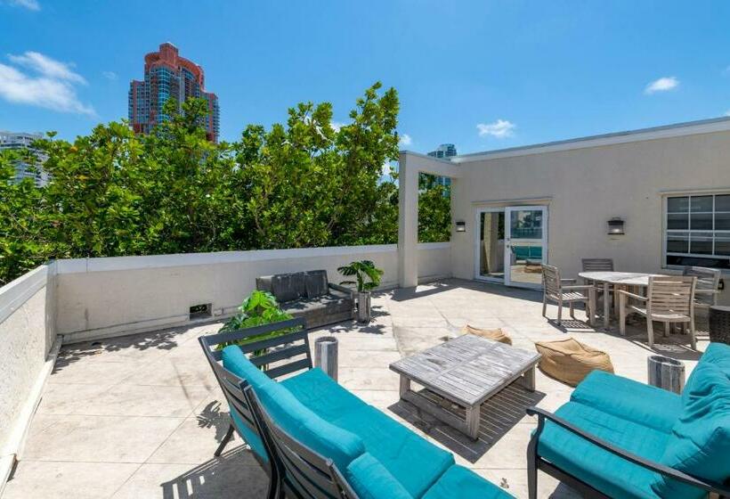 Cento Collins Stays By Mercury South Beach