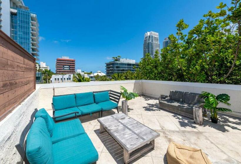 Cento Collins Stays By Mercury South Beach