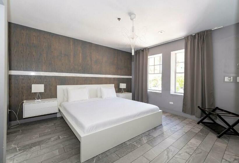 Cento Collins Stays By Mercury South Beach