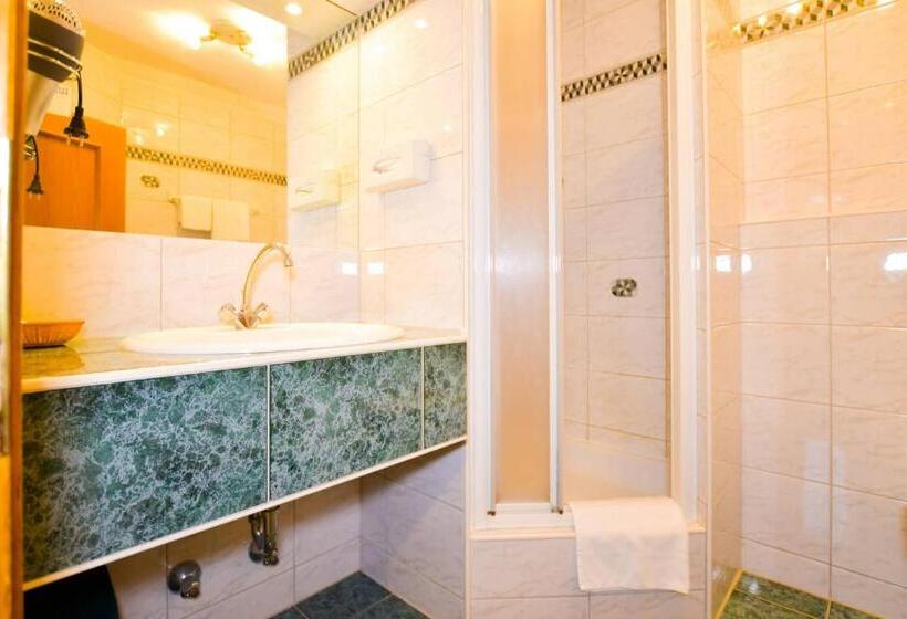 هاستل Jerolitsch