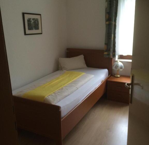 هاستل Jerolitsch