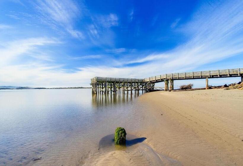 فندق The Whale At Sandstone Point