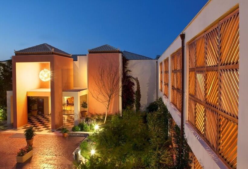 Louis Apostolata Island Resort