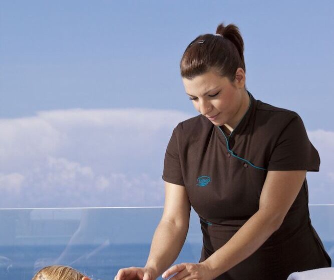 Louis Apostolata Island Resort