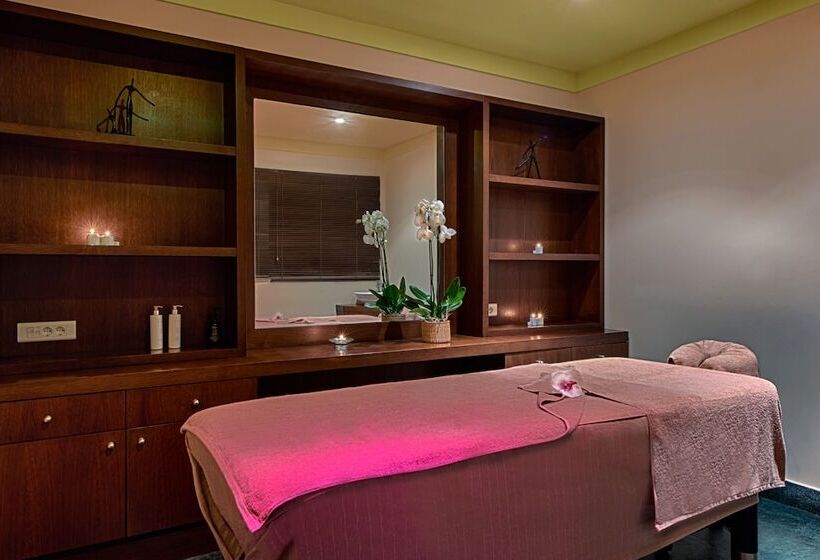 Louis Apostolata Island Resort