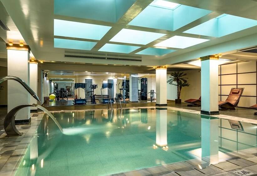 Louis Apostolata Island Resort