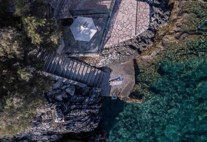 Louis Apostolata Island Resort