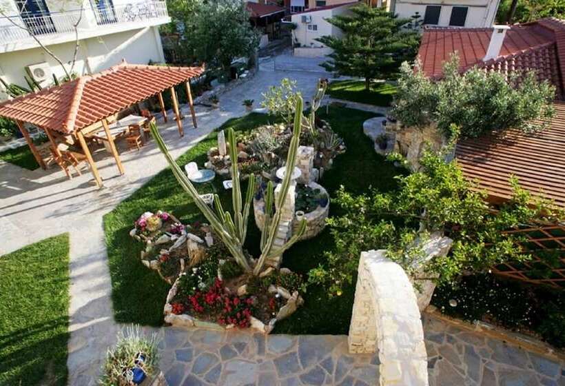 Argo Rooms & Studios