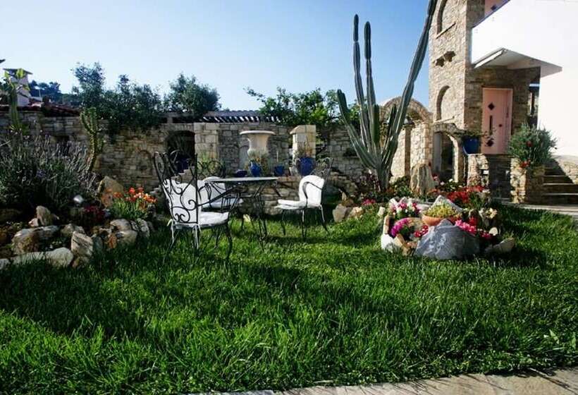 Argo Rooms & Studios