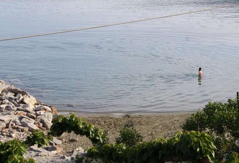 Argo Rooms & Studios