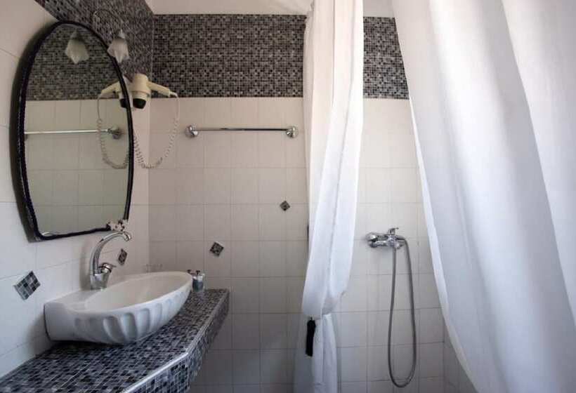 Argo Rooms & Studios