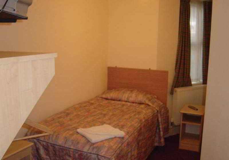 Channins Hounslow Hotel