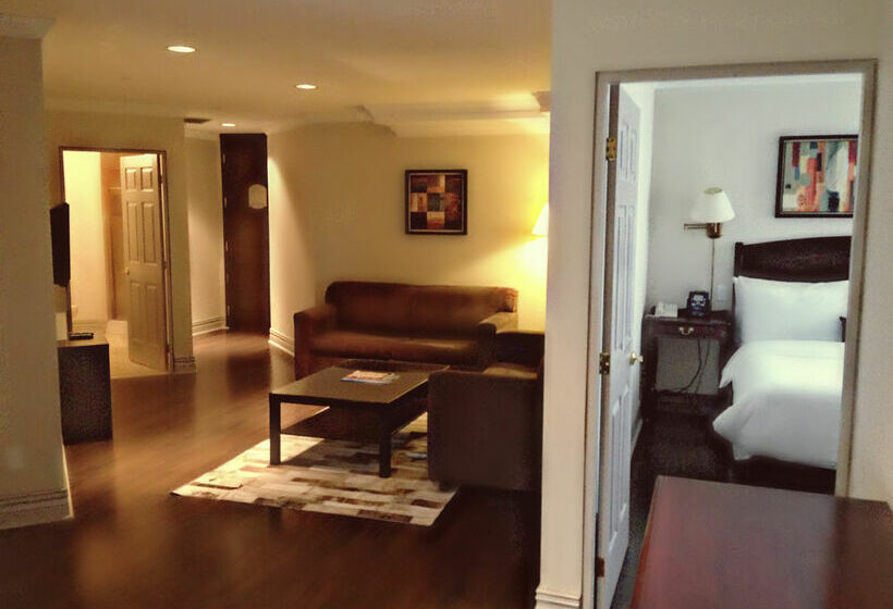 Grand Hotel & Suites