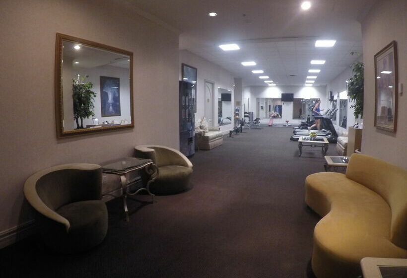 Grand Hotel & Suites