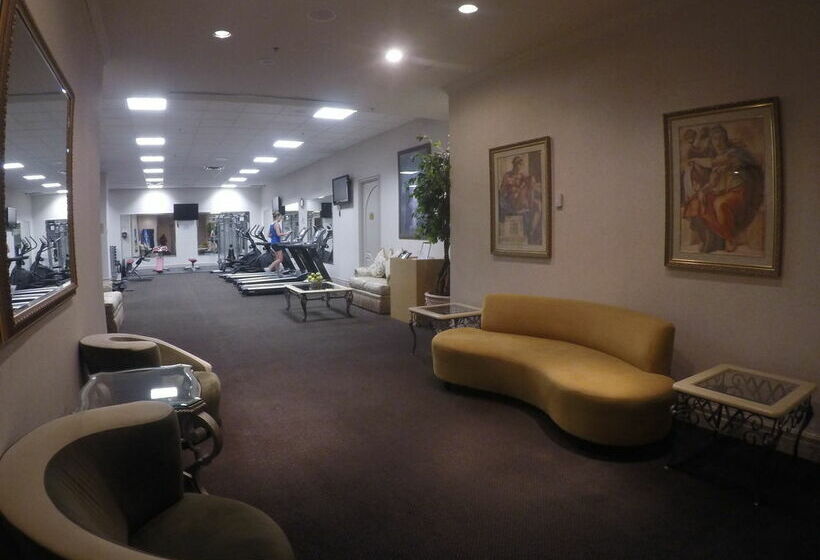 Grand Hotel & Suites