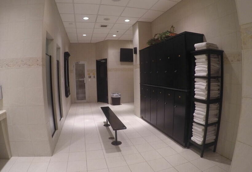 Grand Hotel & Suites