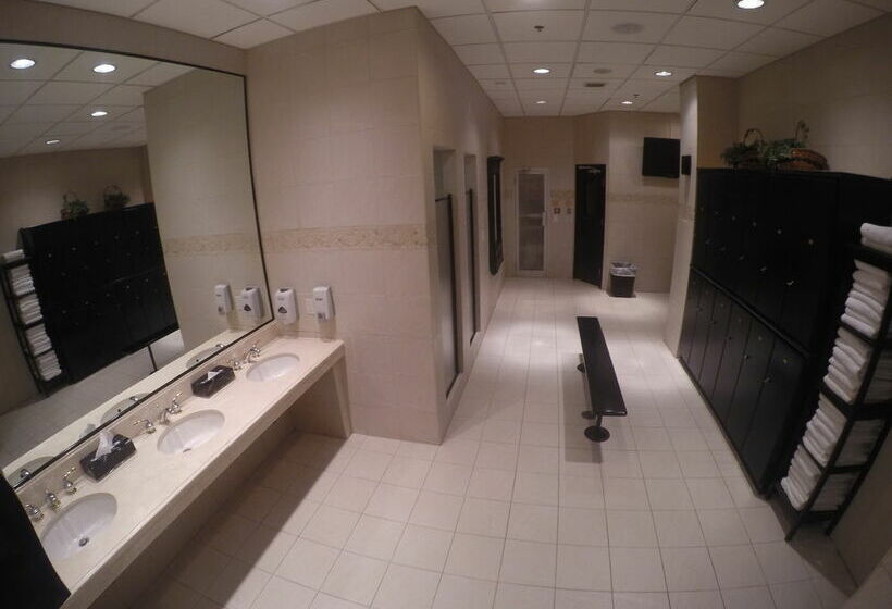 Grand Hotel & Suites