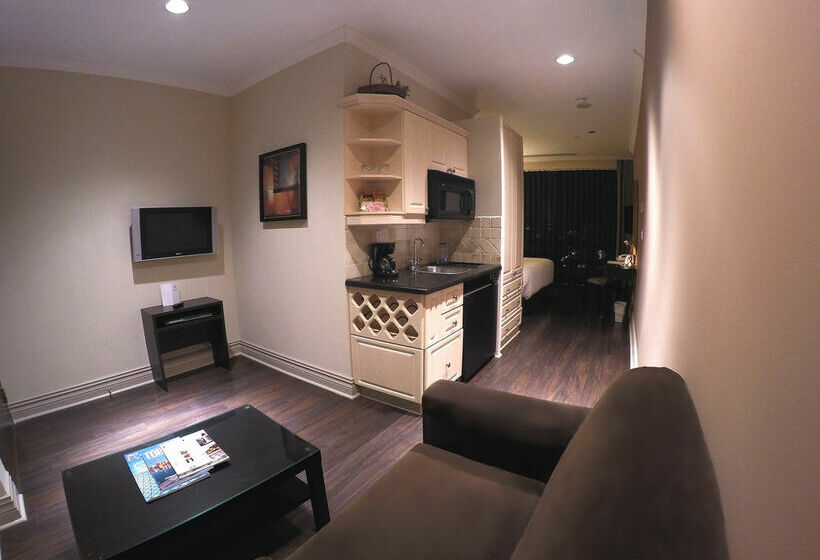 Grand Hotel & Suites