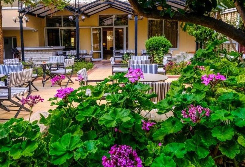 فندق Achillion Palace