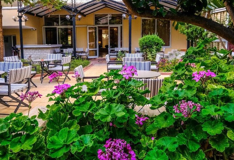 فندق Achillion Palace