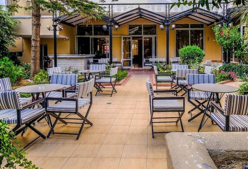 فندق Achillion Palace