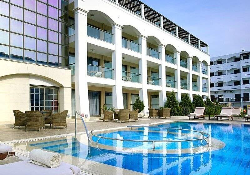 בית מלון כפרי Albatros Spa & Resort