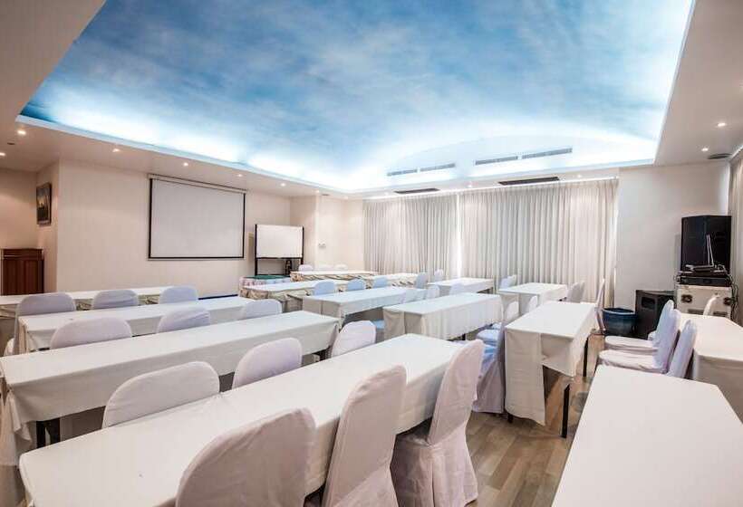 Andaman Beach Suites Hotel, Patong Phuket