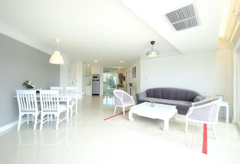 Andaman Beach Suites Hotel, Patong Phuket